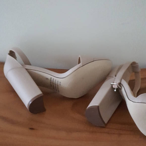 Betts Ollie Block Heels - Picture 7 of 11